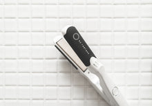 画像をギャラリービューアに読み込む, iii by radiant + pouch